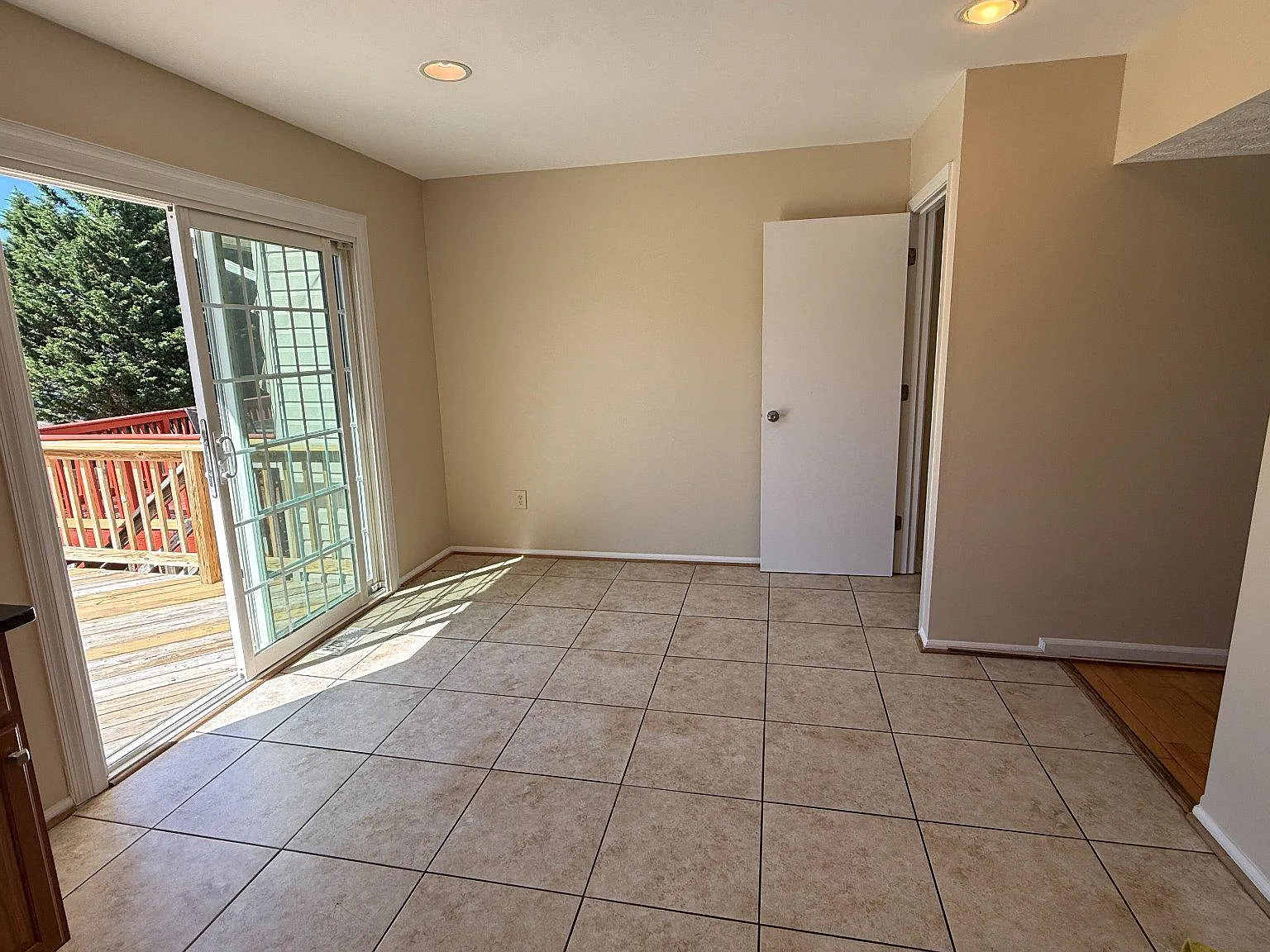3 bed, 4.0 bath, 1572 sqft, $2,300 — Photo 4