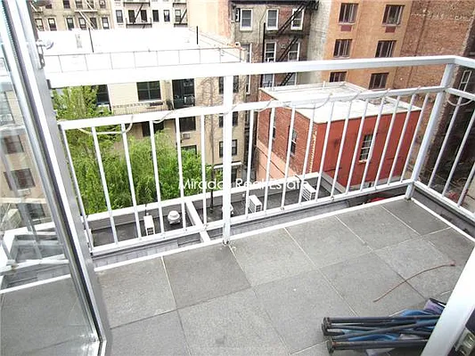 Rented by Mirador Real Estate | media 35