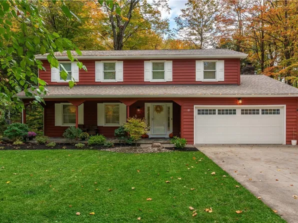 83 Briar Hill Rd, Orchard Park, NY 14127