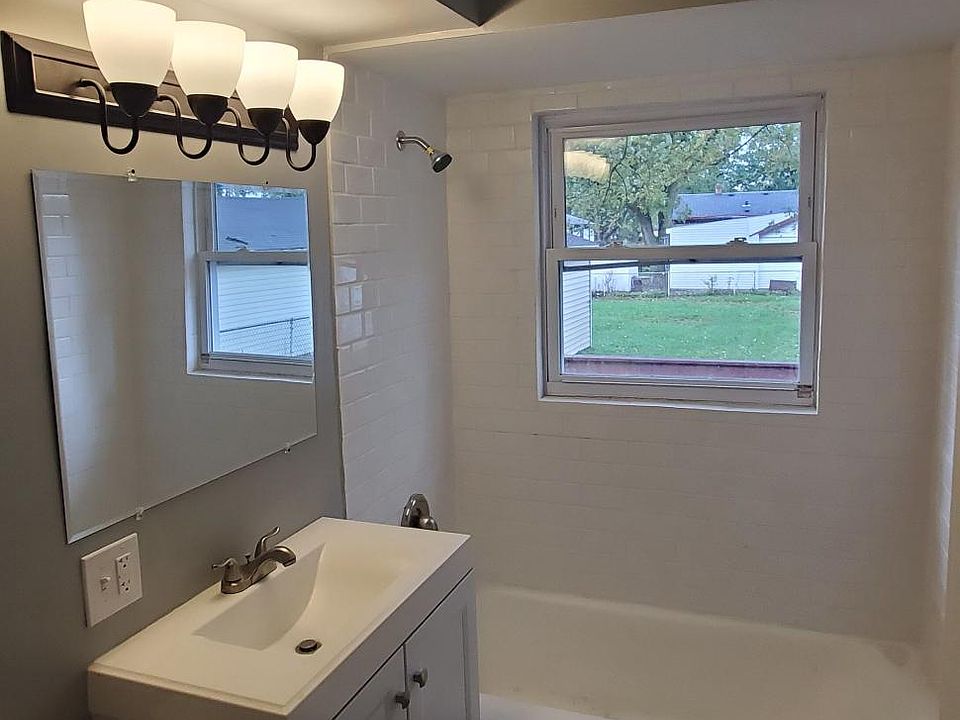 2nd image of 16111 Evans Ave