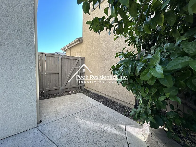 9196 Cortina Cir — Photo 26