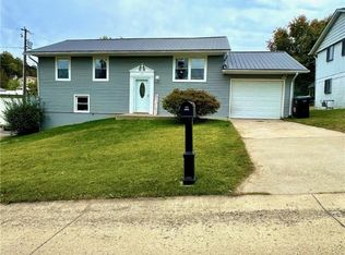 102 Dodd St, Poca, WV 25159