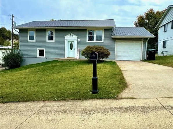 102 Dodd St, Poca, WV 25159