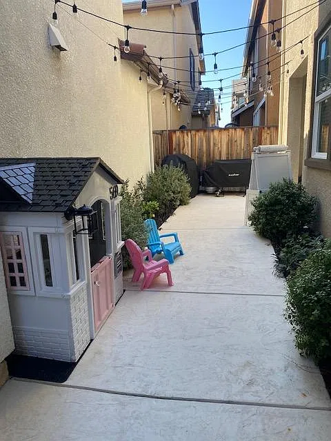 4 bed, 2.5 bath, 1762 sqft, $4,350 — Photo 3