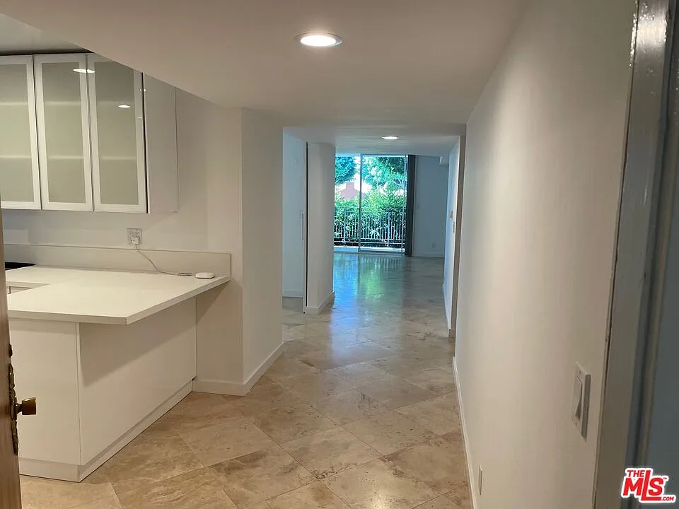 3 bed, 2.0 bath, 1750 sqft, $5,695 — Photo 3
