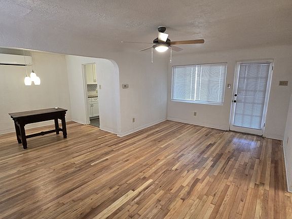 4th image of 214 Wellesley Dr SE