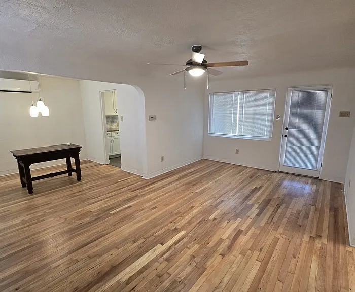 214 Wellesley Dr SE — Photo 4