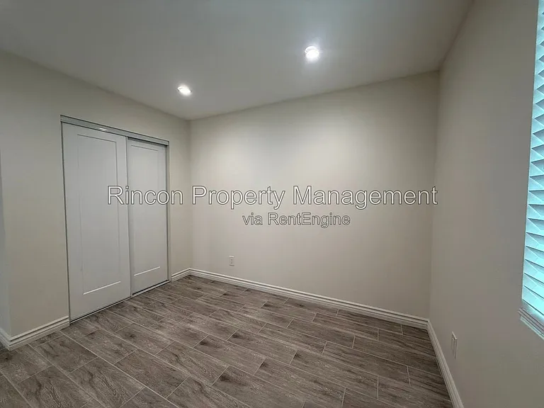 921 Aurora Dr #B — Photo 7
