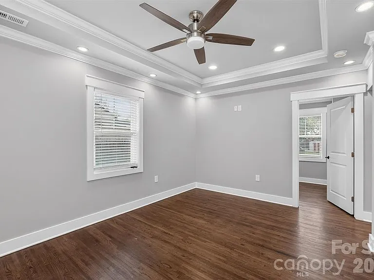 307 E Peterson Dr — Photo 24