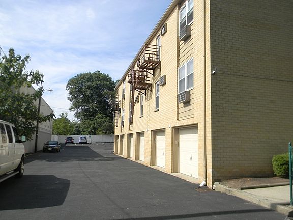 4th image of 7 Van Vleck St #C0008-8