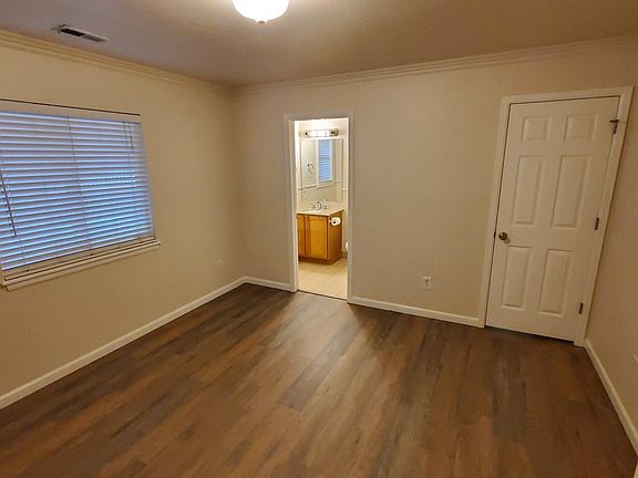 Master bedroom w/ walk-in closet
