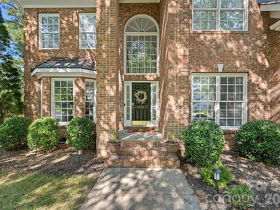 2nd image of 710 Fairway Point Dr
