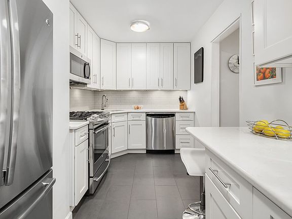 3rd image of 207 E 74th St APT 3E
