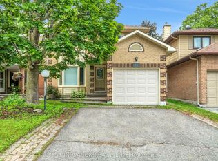 111 Beechfern Dr, Ottawa, ON K2S 1E3