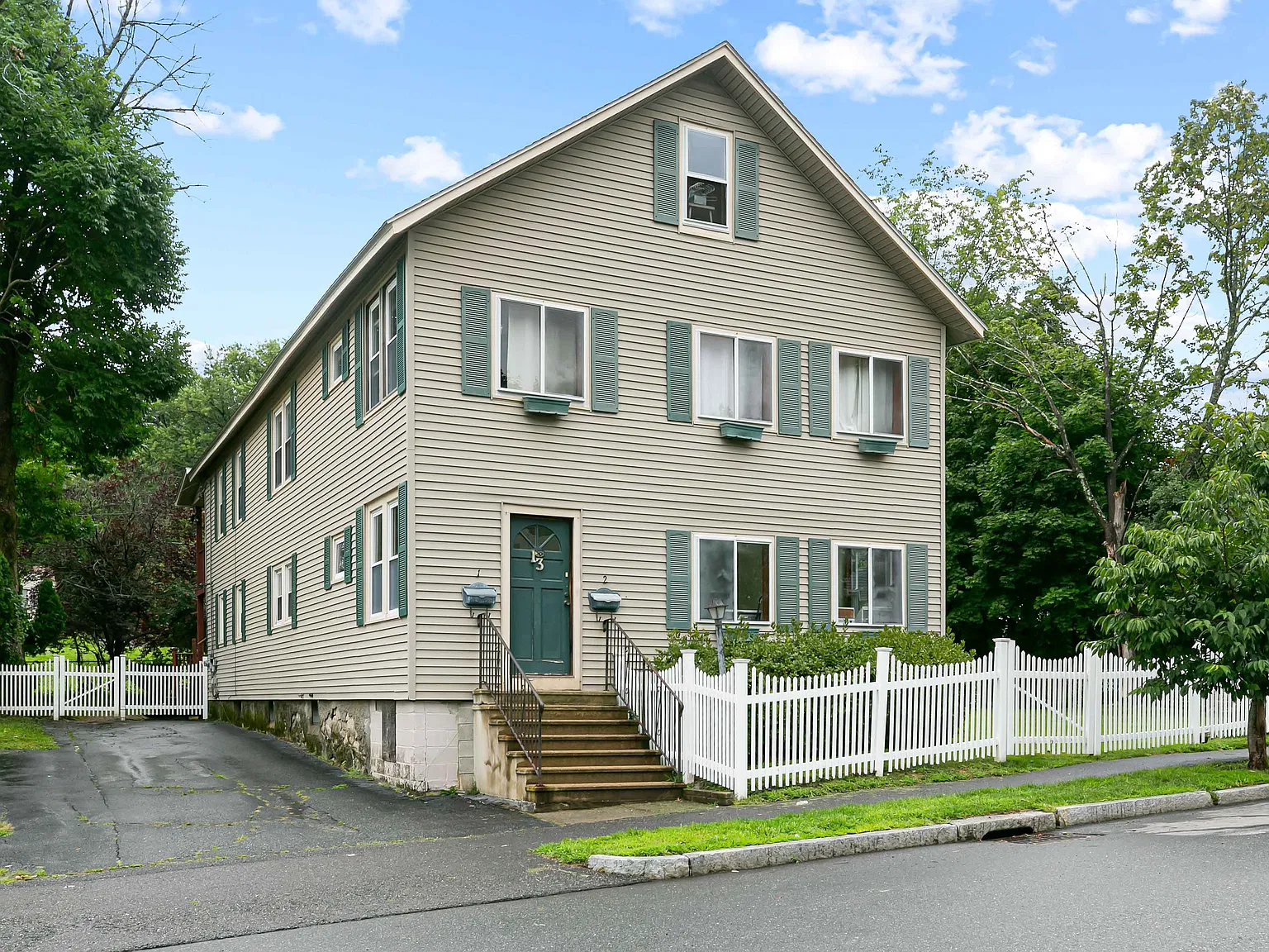 3 bed, 1500 sqft, $2,700 — Photo 2