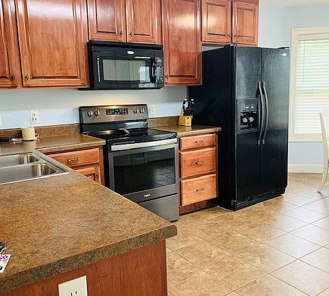 5th image of 518 Beaumont Dr