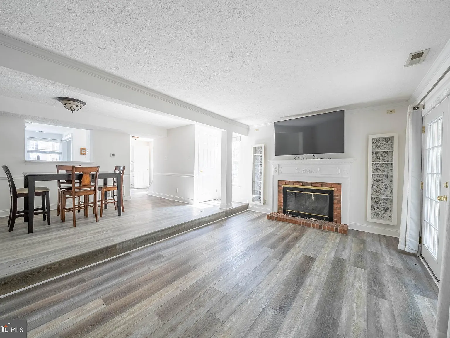 3 bed, 2.5 bath, 1360 sqft, $2,850 — Photo 4