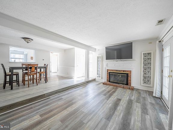 4th image of 10 Forestview Ct