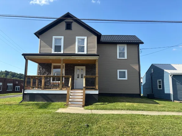 706 Cherry St, Punxsutawney, PA 15767