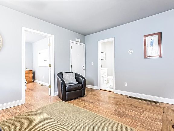 2nd image of 8 Green Pl #1