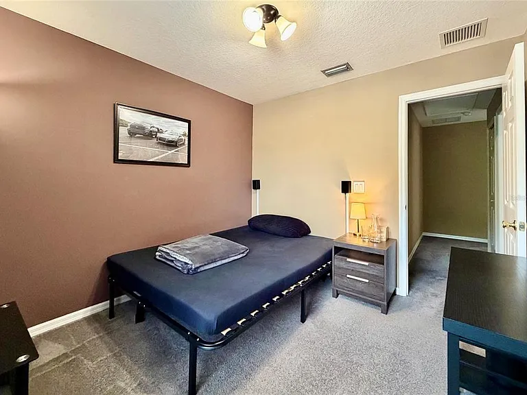 1720 Retreat View Cir — Photo 21