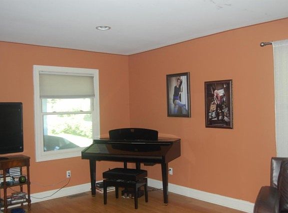 5th image of 620 W Clay St