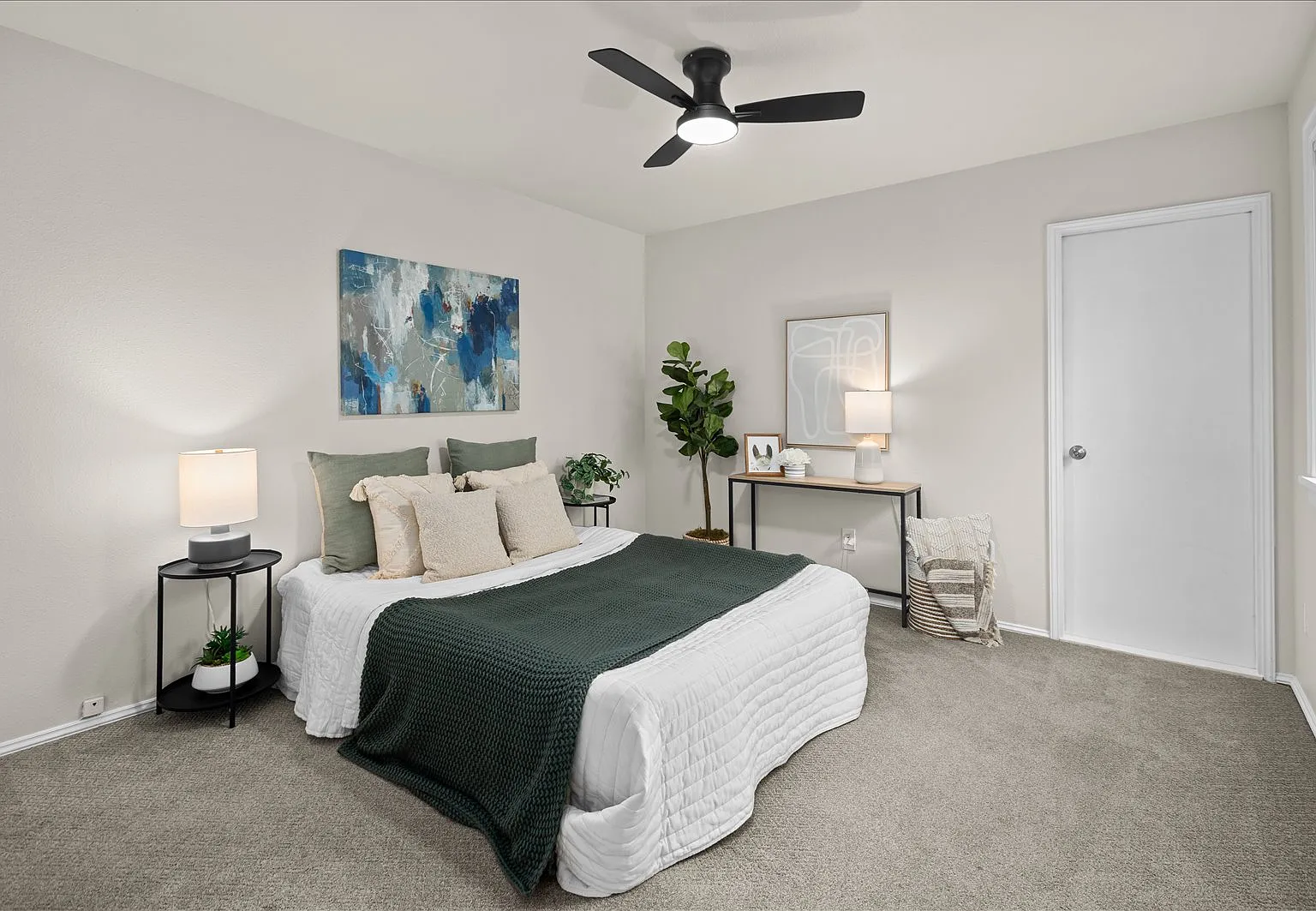 3 bed, 1327 sqft, $2,800 — Photo 2