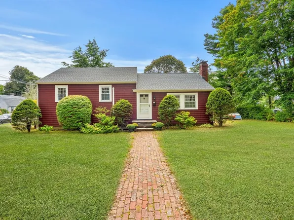 100 Village St, Marblehead, MA 01945