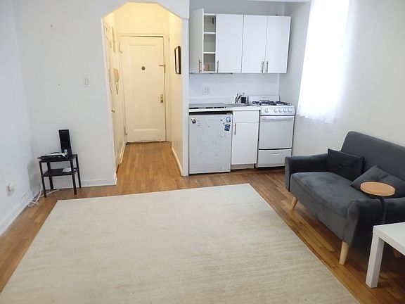 2nd image of 415 W 47th St #1C