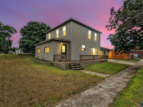 217 N Wind St, Flandreau, SD 57028