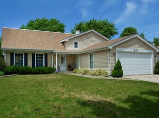 852 Boxwood Ln, Buffalo Grove, IL 60089