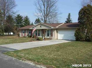 1382 Brookside Dr, Fostoria, OH 44830