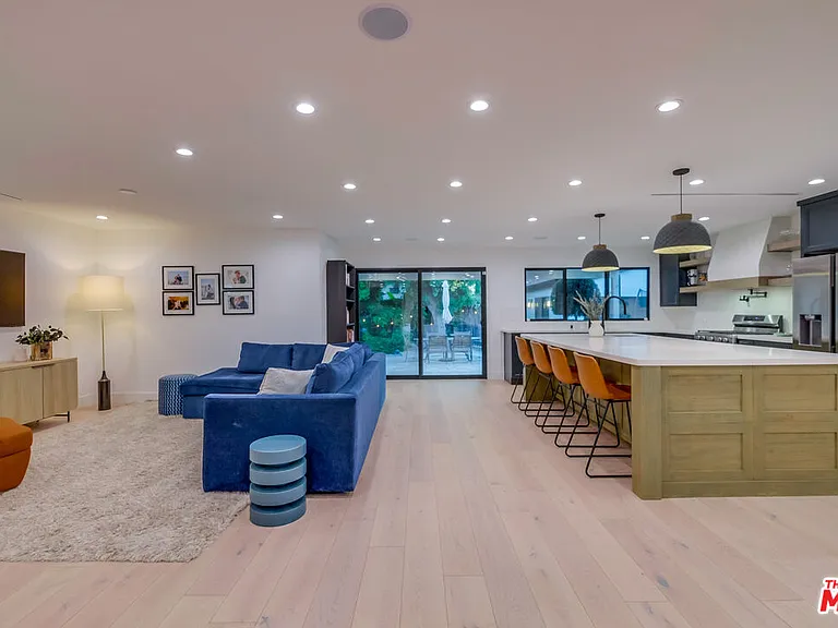 5715 Corteen Pl — Photo 4