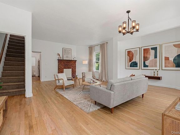 3rd image of 9 Desmond Avenue