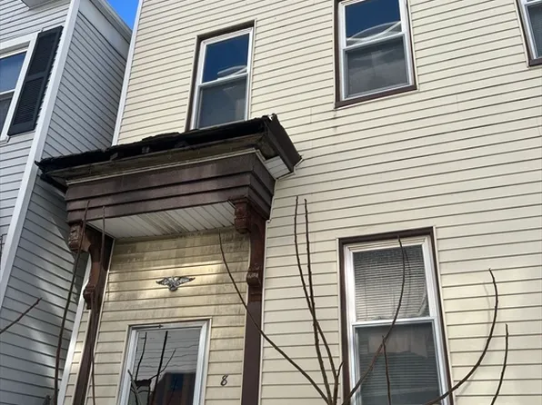 8 Glover Ct, South Boston, MA 02127