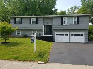 141 Eaton Rd, Rochester, NY 14617