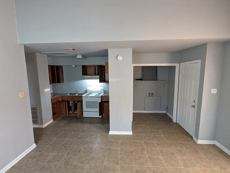 4123 Old Hearne Rd #B — Photo 9