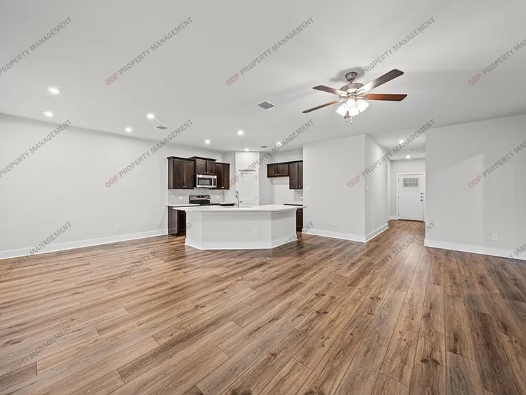 2717 Fox River Dr — Photo 10