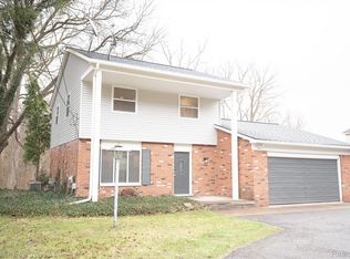 8379 Rickett Rd, Brighton, MI 48116