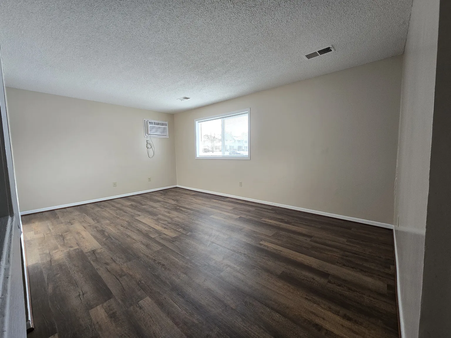 3 bed, 1050 sqft, $1,450 — Photo 4