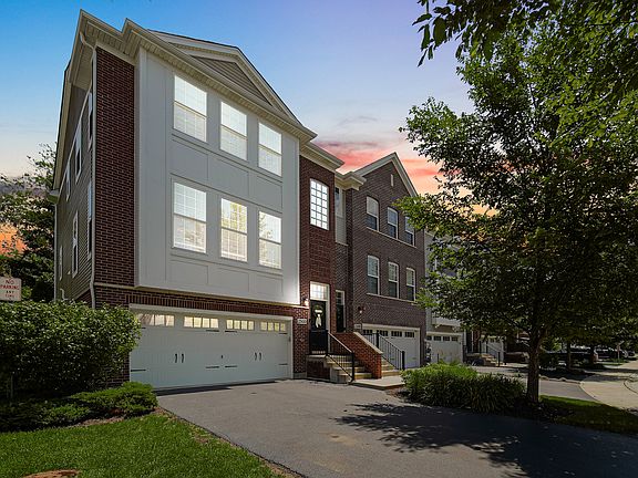 3rd image of 2500 Huntleigh Ln