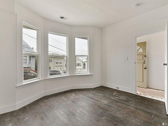 5th image of 130 Harold Ave