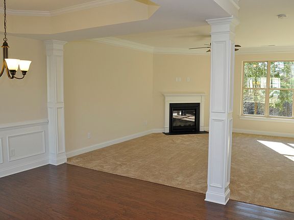 3rd image of 3847 Northrop Dr