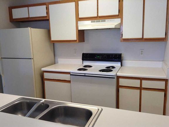 4th image of 1008 Rockport Dr