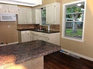 1704 N Cleveland Ave, Cameron, TX 76520