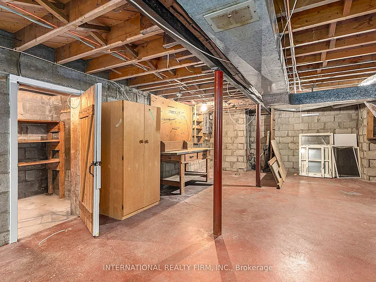 323 Lanark Ave N — Photo 24