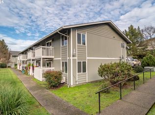 885 NE Sunset St APT 26, Roseburg, OR