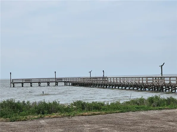 227 Palmetto Point Rd, Rockport, TX 78382
