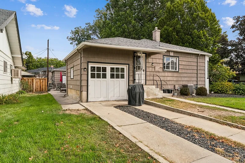 1 bed, 1.0 bath, 390 sqft, $1,145 — Photo 1
