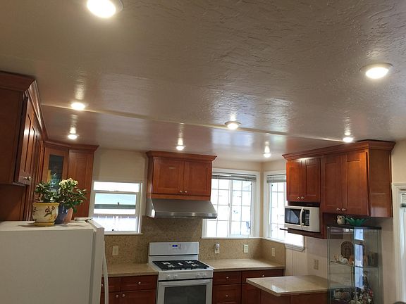 3rd image of 117 Broadway St